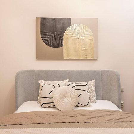 Exclusive Stylish Suite By Prestige Homes Next To The Oktogon Будапеща Екстериор снимка