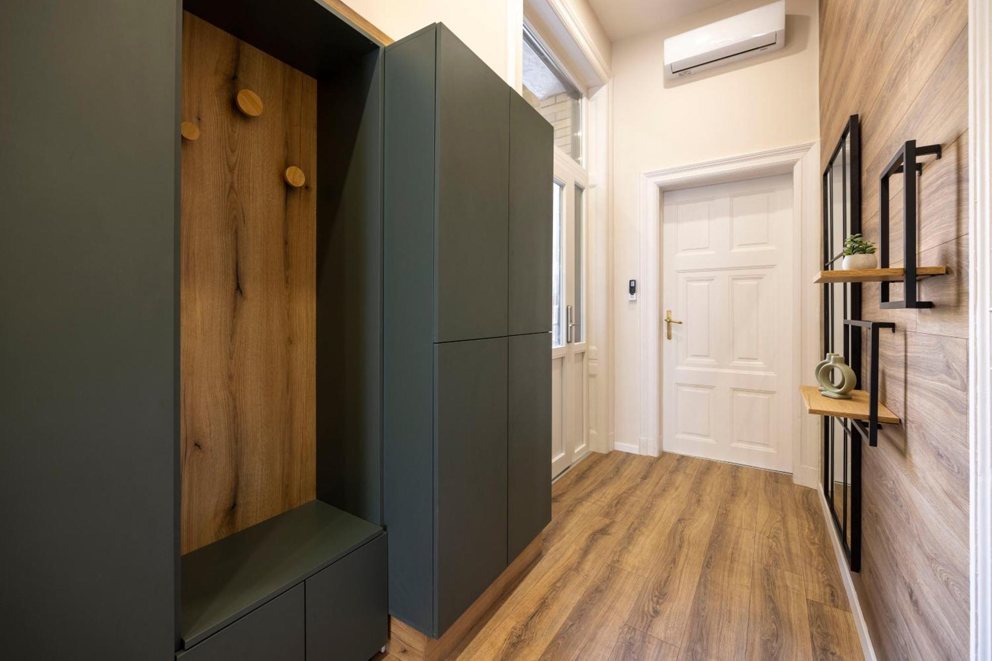 Exclusive Stylish Suite By Prestige Homes Next To The Oktogon Будапеща Екстериор снимка