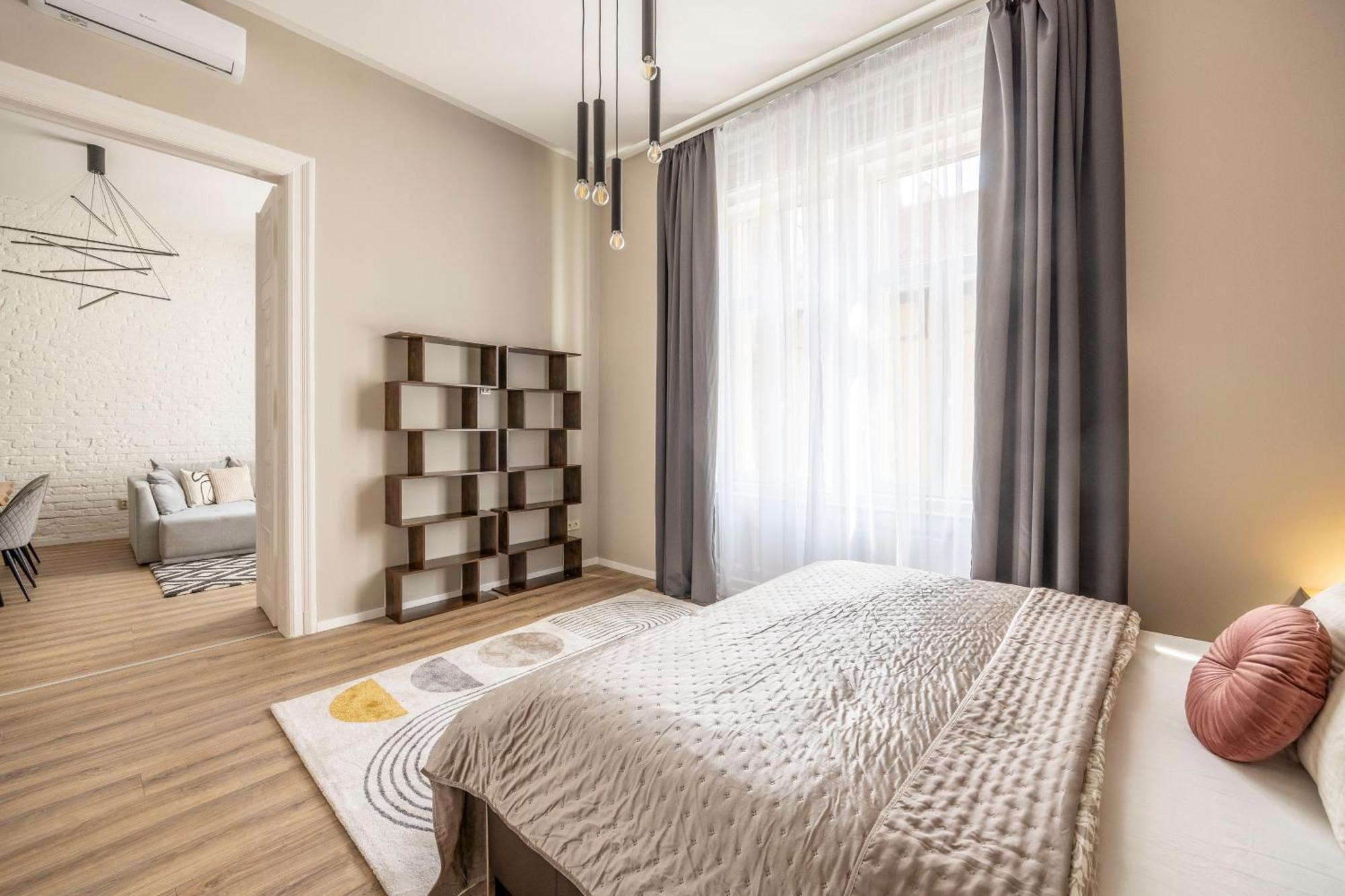 Exclusive Stylish Suite By Prestige Homes Next To The Oktogon Будапеща Екстериор снимка