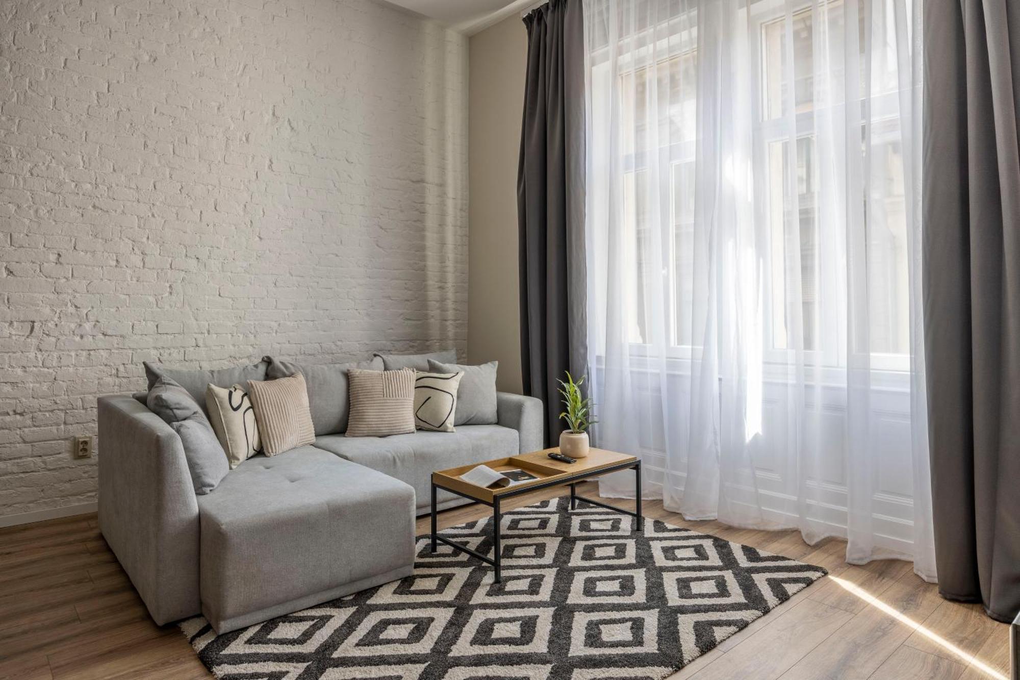 Exclusive Stylish Suite By Prestige Homes Next To The Oktogon Будапеща Екстериор снимка